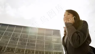 打电话的白领女性图片