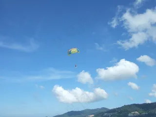 水上降落伞图片