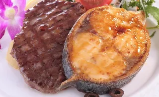 阿拉斯加鲔鱼拼牛板健图片