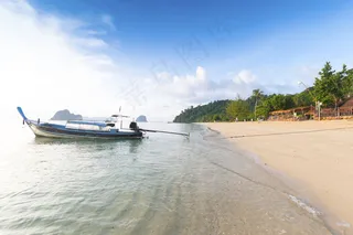 游船与海滩风景图片素材