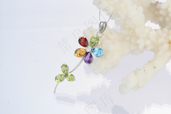彩宝吊坠图片