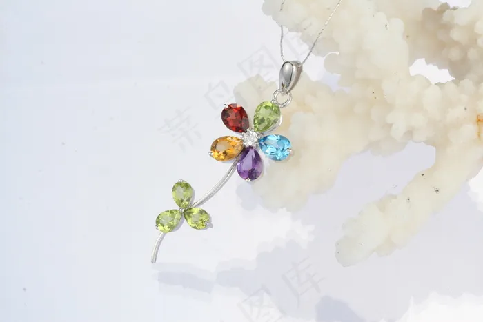 彩宝吊坠图片