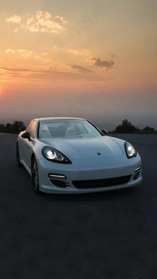 夕阳下的法拉力高清摄影图片