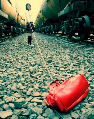 铁路女人落寞图片