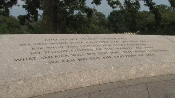 约翰F甘乃迪报刻在阿灵顿公墓股票视...