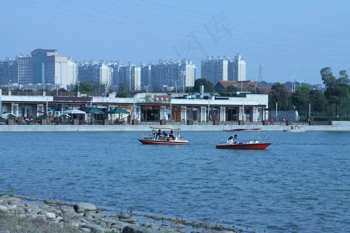 月亮湖图片