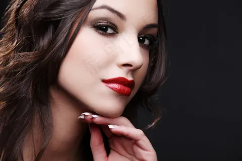 红唇美女面部特写摄影图片