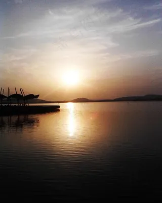 夕阳下的蠡湖图片