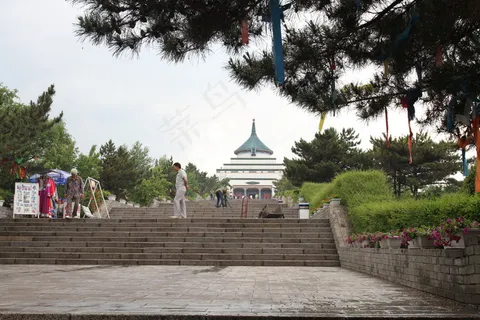 乌兰浩特成吉思汗庙全景图片