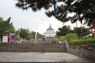 乌兰浩特成吉思汗庙全景图片