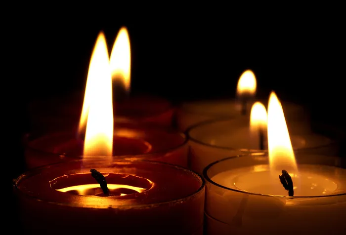 燃烧的蜡烛的背景