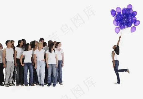 扭头观看舞蹈美女手中气球的人群图片 扭头观看舞蹈美女手中气球的人群图片