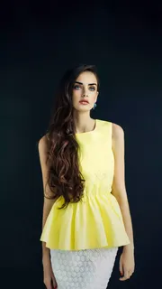 穿着黄色裙子的外国美女高清摄影图片 (2)