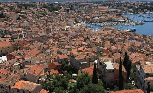 宁静的欧洲小镇图片