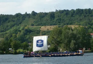 莱茵河上的龙舟图片