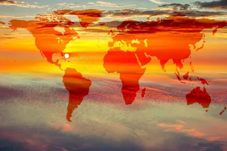 世界地图与黄昏美景