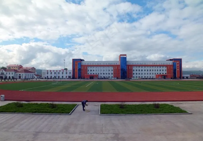 根河一中校园景观图片