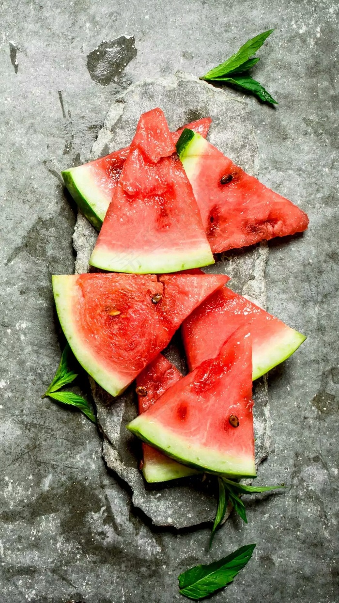 切成三角块的西瓜高清摄影图片