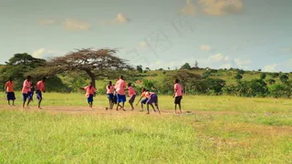 学校的足球比赛在肯尼亚3股票视频休...