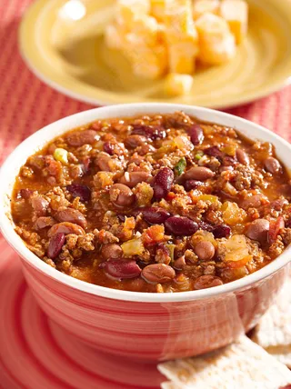 碗中美味的炒菜豆瓣酱