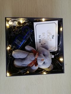 黑色清新风炫彩生日礼物伴手礼实拍图 