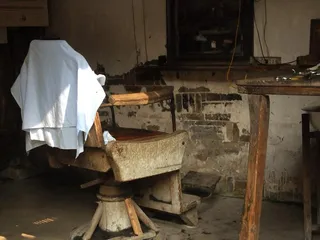 寂寞的理发师图片