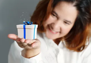 快乐的年轻生意的女人肖像