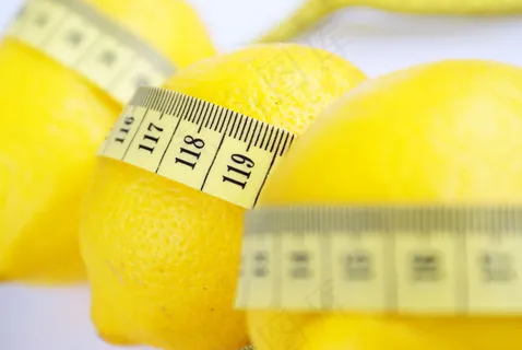 新鲜柠檬与皮尺