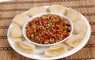 松仁鸡米香图片