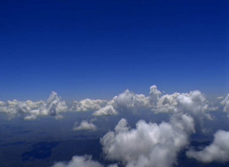 高空实拍蓝天白云视频素材