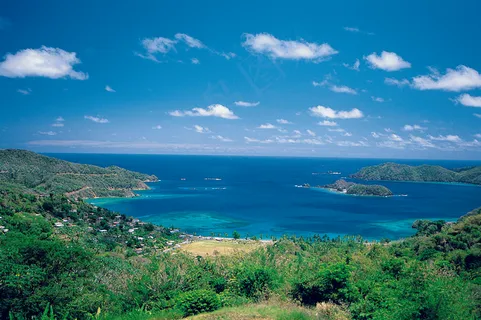 碧海银沙椰林树影图片