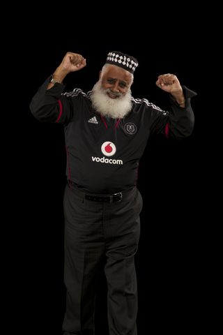 足球俱乐部队服图片