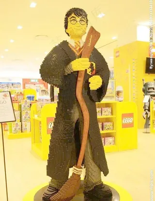 巨型积木雕塑图片