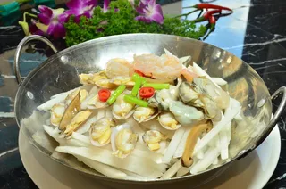 锅仔萝卜丝煮海味图片