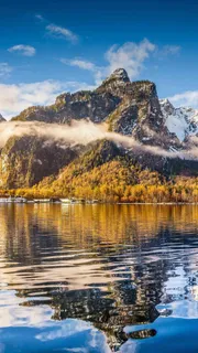 雪山下的湖泊高清摄影图片 雪山下的湖泊高清摄影图片