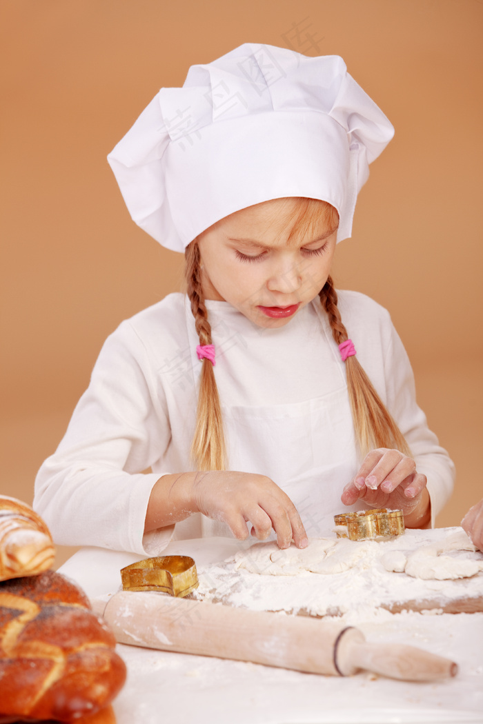 厨师装扮的大人小孩烹饪美食健康家庭情侣亲子素材