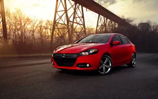 迷离夜色中的红色跑车