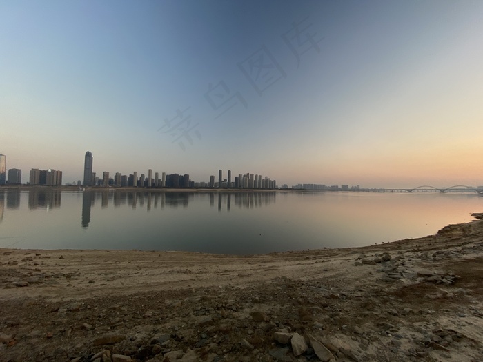 江边高楼风景