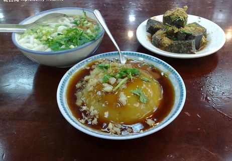 古早味的碗粿米苔目和豬血糕图片