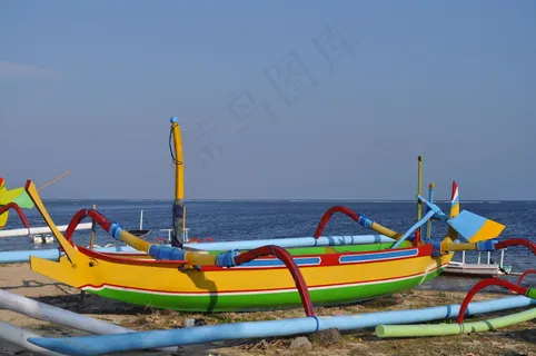 海滩边的船图片 海滩边的船图片
