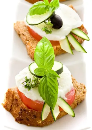 西红柿 奶油 面包图片