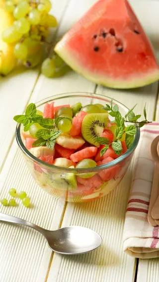 碗里装着的水果高清摄影图片