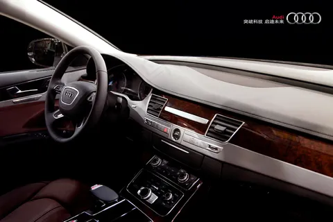 奥迪A8L车内饰图片