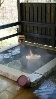 泡温泉的美女高清摄影图片