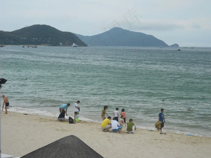 海滩漫步图片