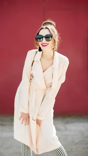 戴着墨镜的外国美女高清摄影图片