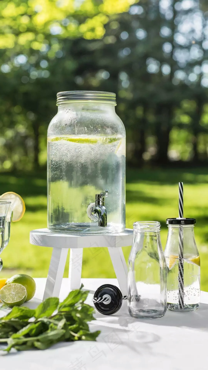 玻璃瓶高清摄影图片