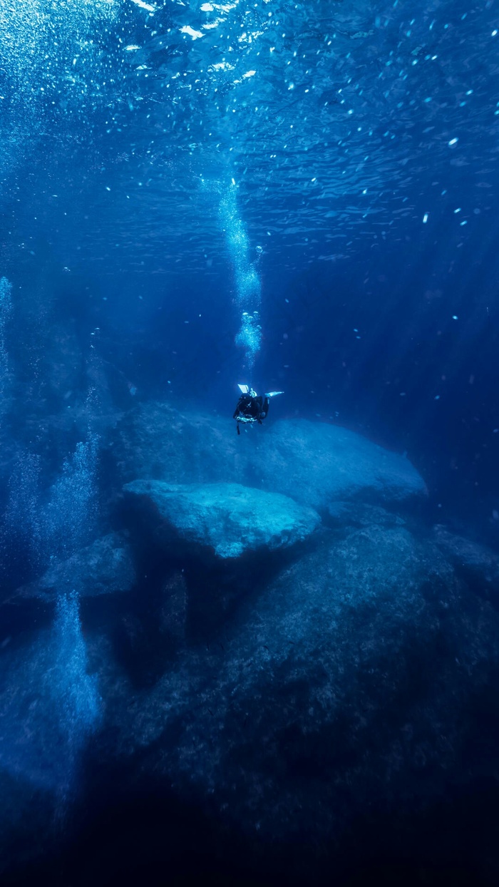潜水员水中潜水高清摄影图片