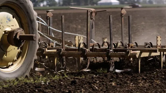 农业机械耕地 农业机械耕地
