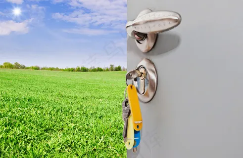 田园风光与门锁钥匙